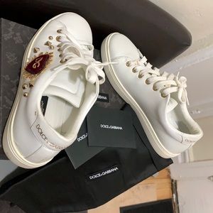 Used Dolce & Gabbana white sneakers.